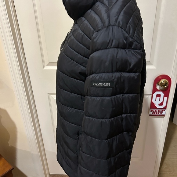 Calvin Klein Packable Puffer Black Jacket. Carry pouch attached. Nearly new Med. - Picture 4 of 12